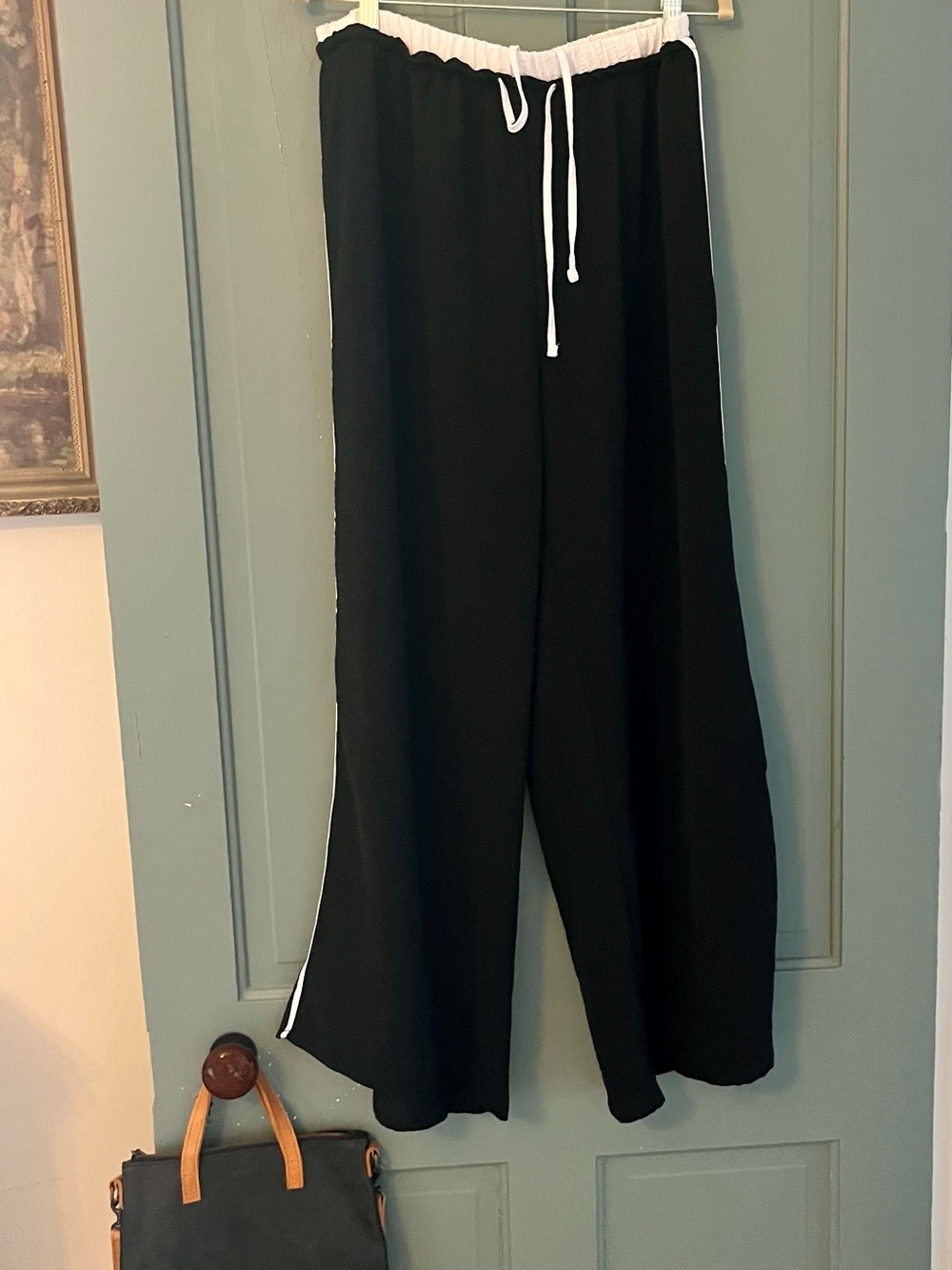 Discreet Black Wide-Leg Lounge Pants with White Drawstring